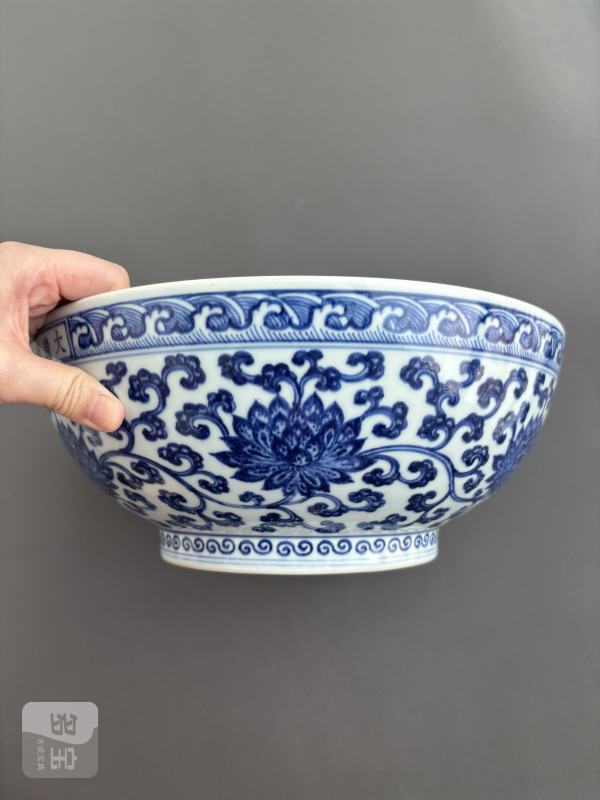 清雍正 青花缠枝花卉纹大碗 - 图6